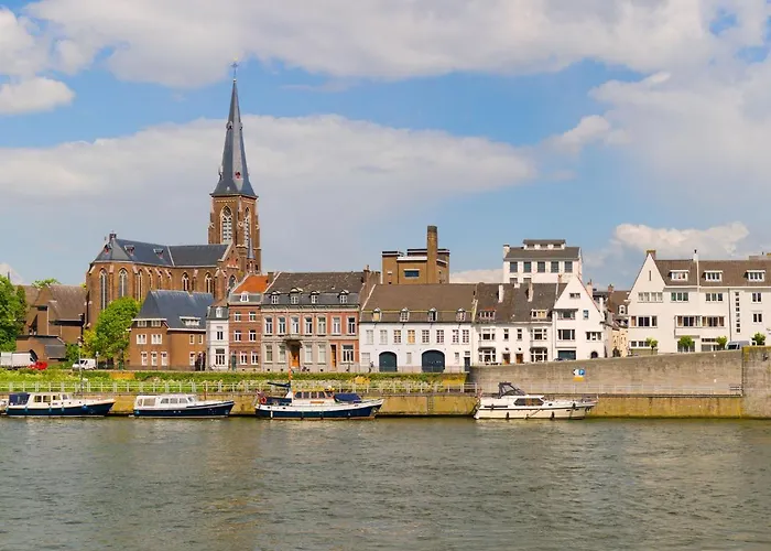 Дом отдыха Cozy Garden W Fireplace *