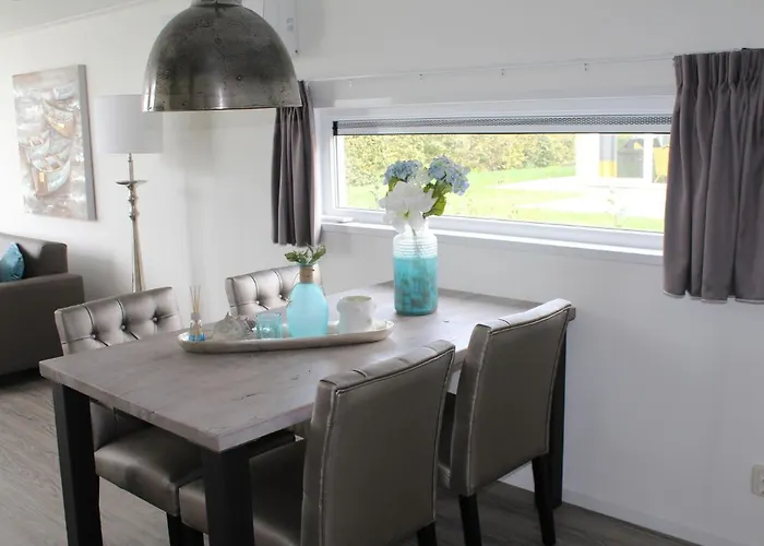 Cozy Garden W Fireplace *