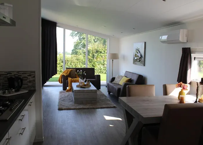 Дом отдыха Cozy Garden W Fireplace