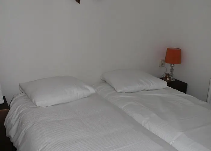 Cozy Garden W Fireplace Дом отдыха