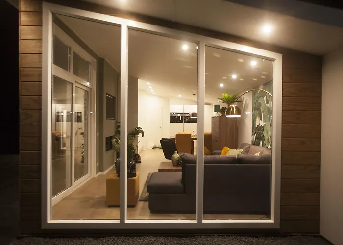 Cozy Garden W Fireplace *