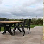 Cozy Garden W Fireplace Feriehus