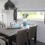 Cozy Garden W Fireplace *