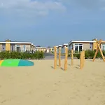 Cozy Garden W Fireplace