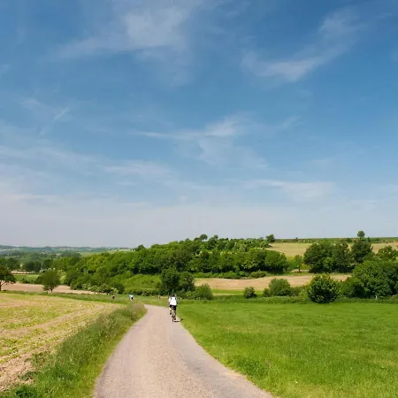 Vakantiehuis Cozy Garden W Fireplace *