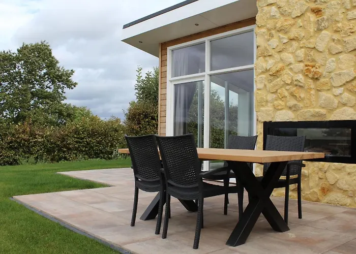 Cozy Garden W Fireplace Vakantiehuis *