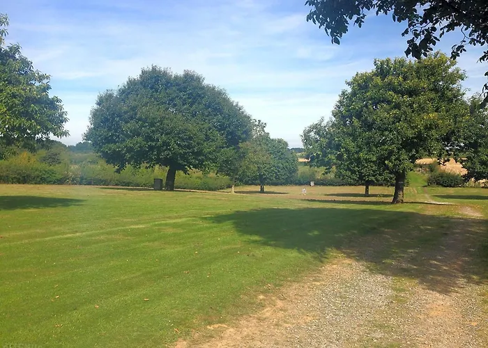 Cozy Garden W Fireplace Vakantiehuis